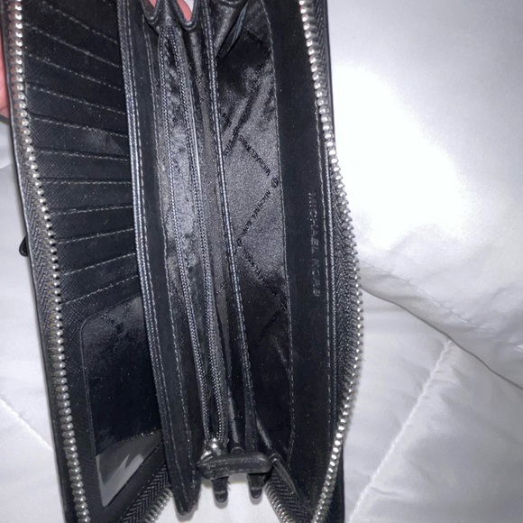 Michael Kors - Black Leather Continental Wristlet - Picture 6 of 6